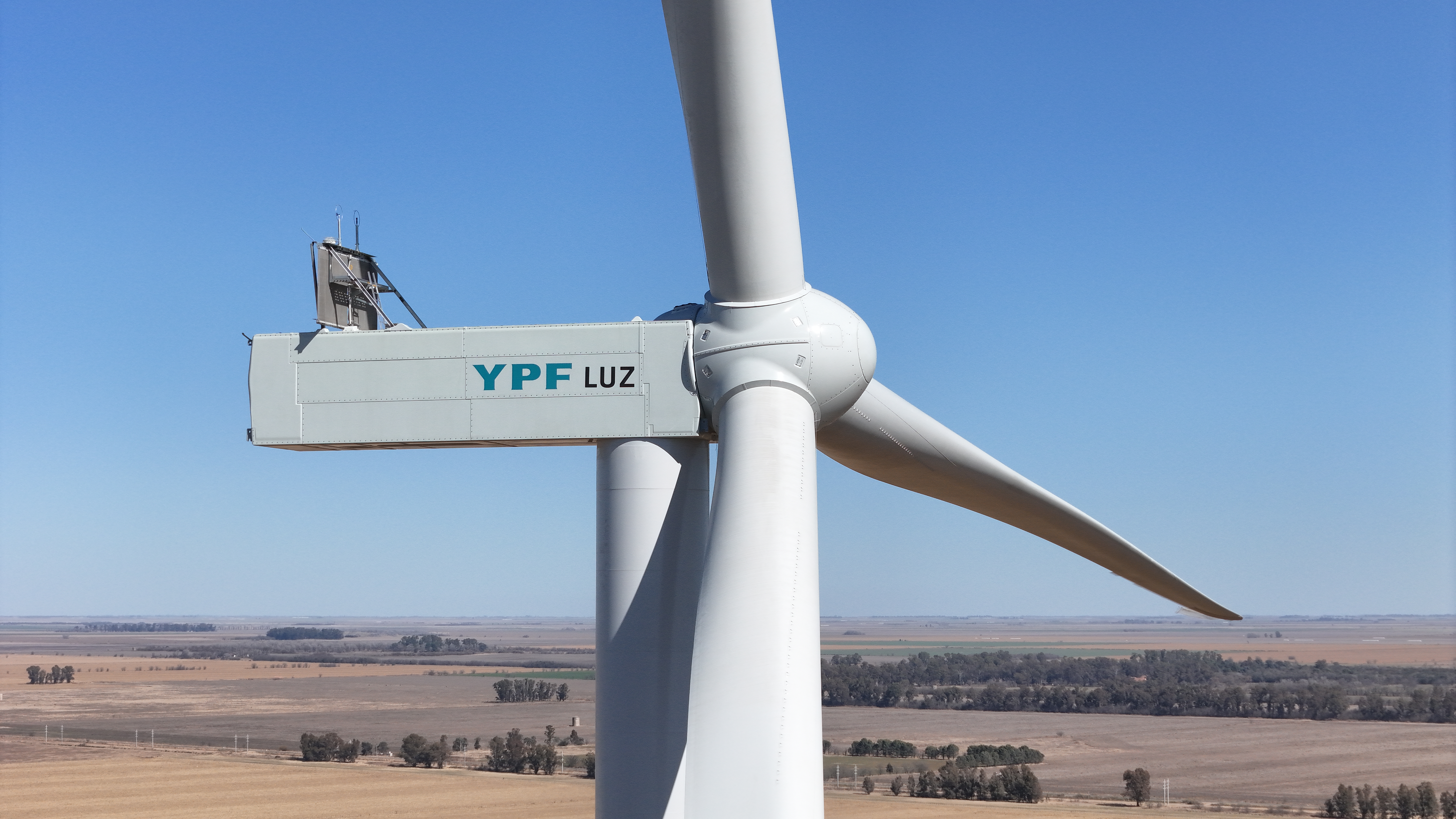 YPF Luz emitió exitosamente 420 millones de dólares en el mercado internacional a una tasa del 7,87%